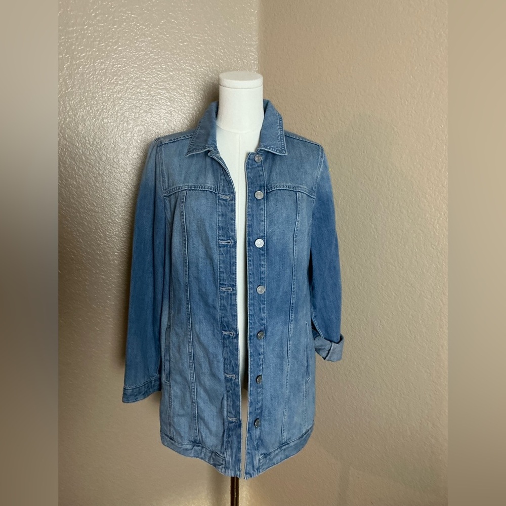 Chico’s Light Wash Denim Jacket – Button Front Stretch Jean Jacket – Size 0 (S)